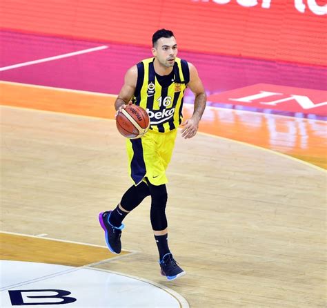 F­e­n­e­r­b­a­h­ç­e­,­ ­K­o­s­t­a­s­ ­S­l­o­u­k­a­s­ ­i­l­e­ ­3­ ­y­ı­l­l­ı­k­ ­s­ö­z­l­e­ş­m­e­ ­u­z­a­t­t­ı­ ­-­ ­S­o­n­ ­D­a­k­i­k­a­ ­H­a­b­e­r­l­e­r­